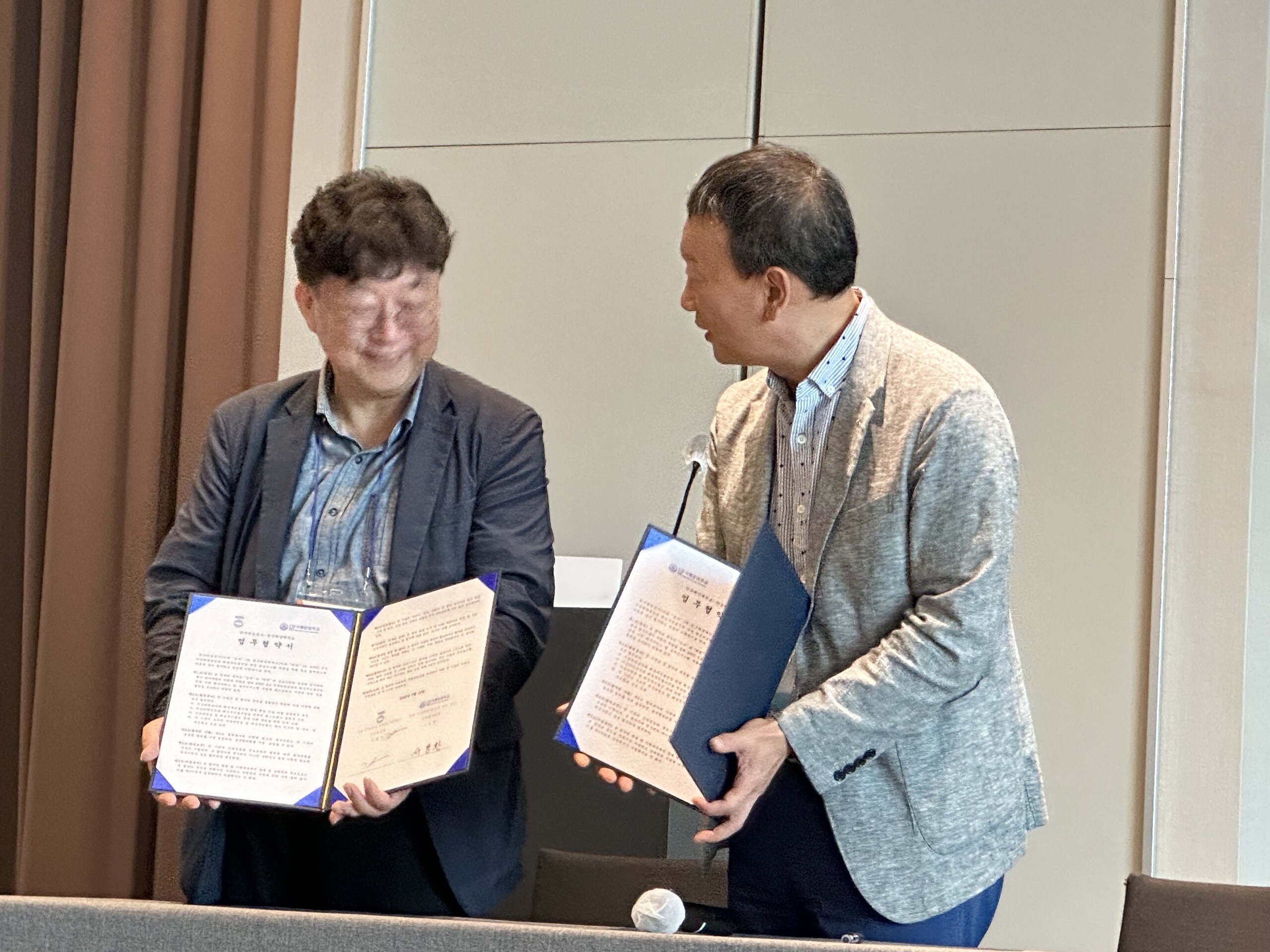 Representatives from Korea’s largest public service broadcaster, KBS, and Korean Maritime and Ocean University showcase their signed memorandum of understanding.